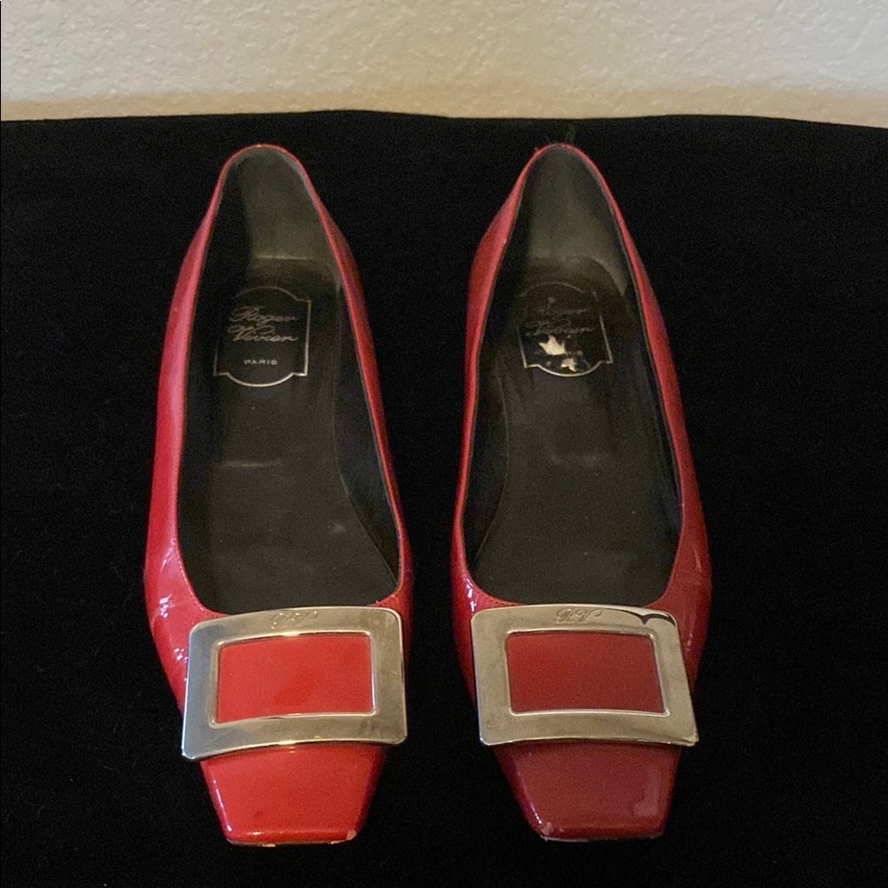 Elegant Red Women's Shoes with Silver Accent